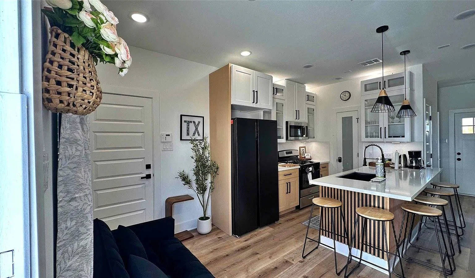 2 bed, 1.5 bath, $2,600 — Photo 4