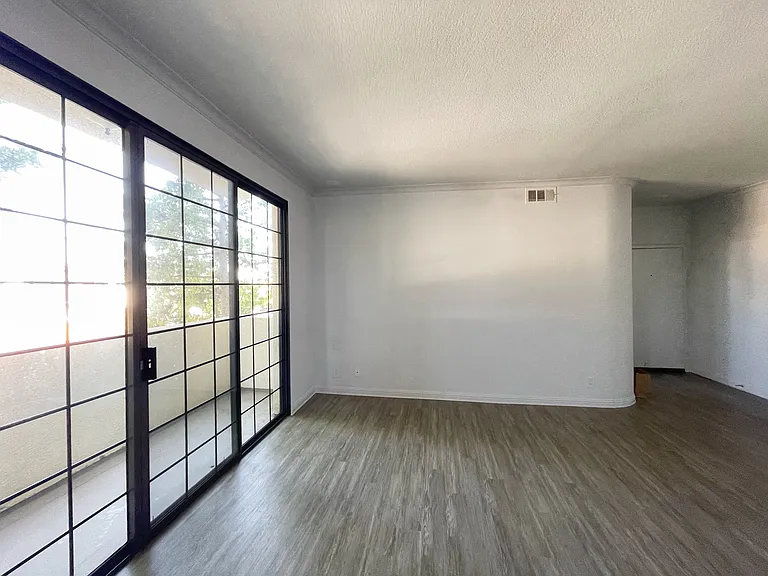 3815 McLaughlin Ave — Photo 27