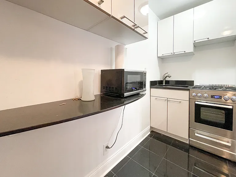 200 E 26th St #4D — Photo 5