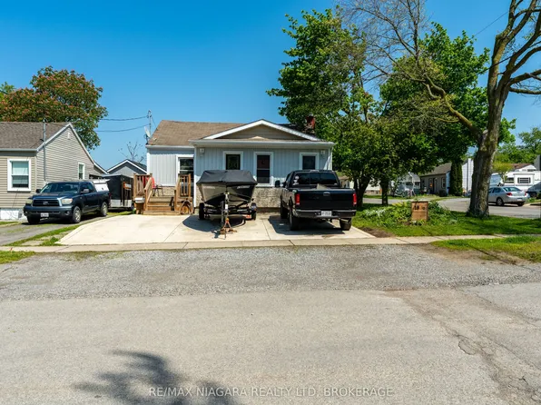 18 1/2 Willow St, Saint Catharines, ON L2T 1N4
