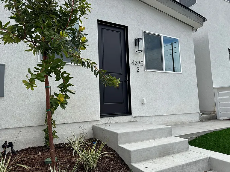 393 Gavin St — Photo 2