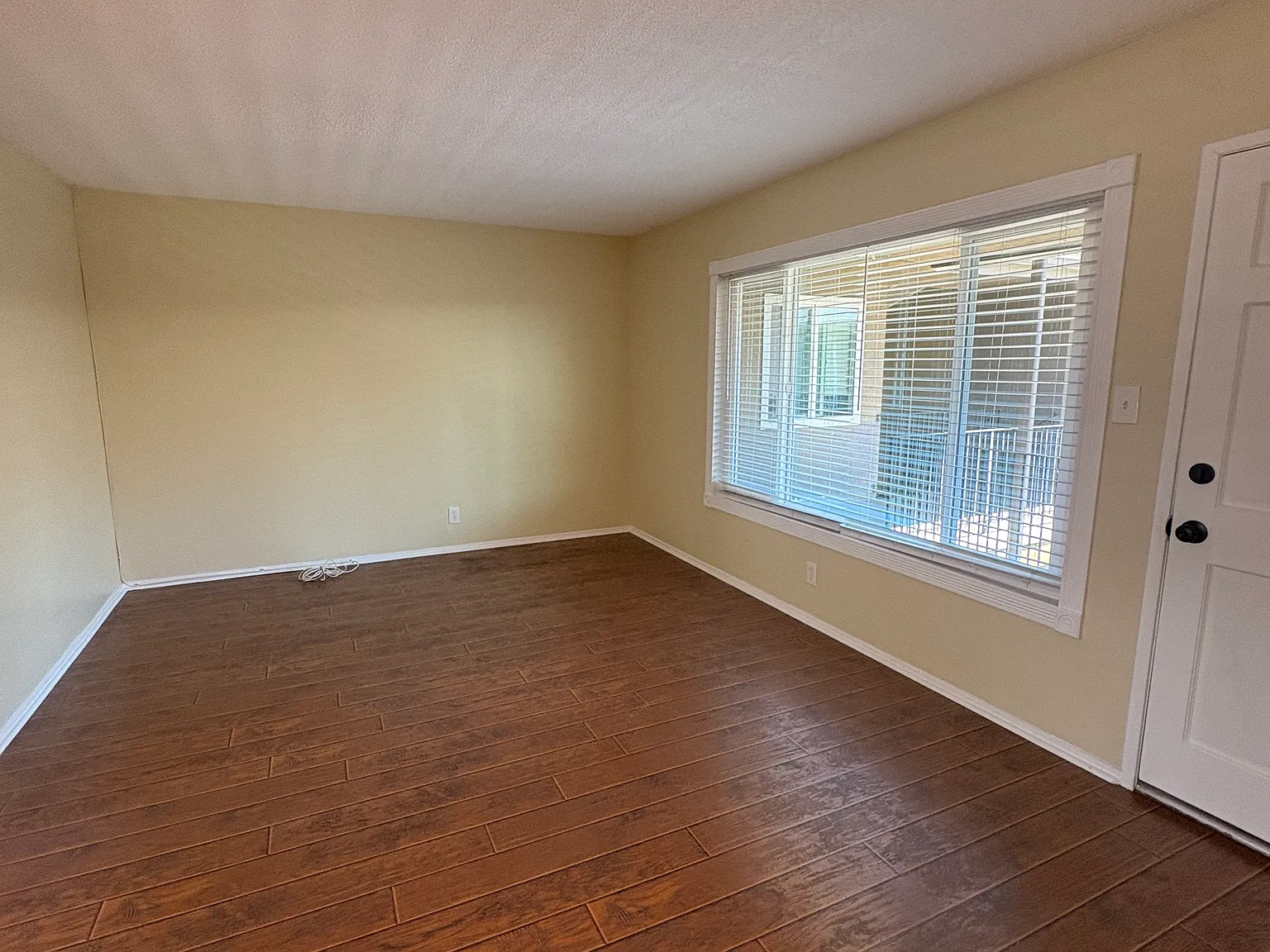 1 bed, 800 sqft, $2,200 — Photo 4