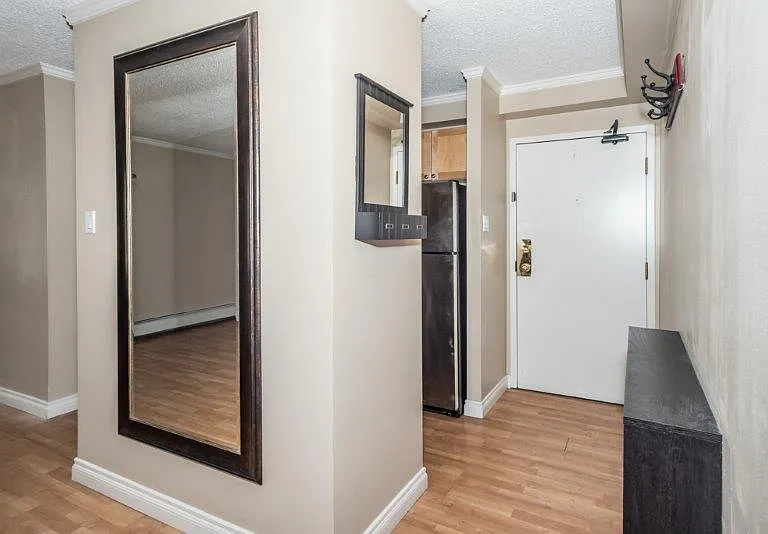 1240 12th Ave SW #502 — Photo 1