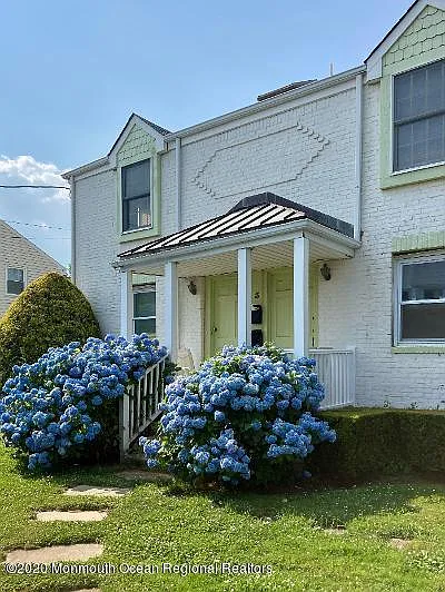 3 Cedar Ave #UPSTAIRS
