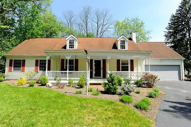 412 Rustic Ave photo 1