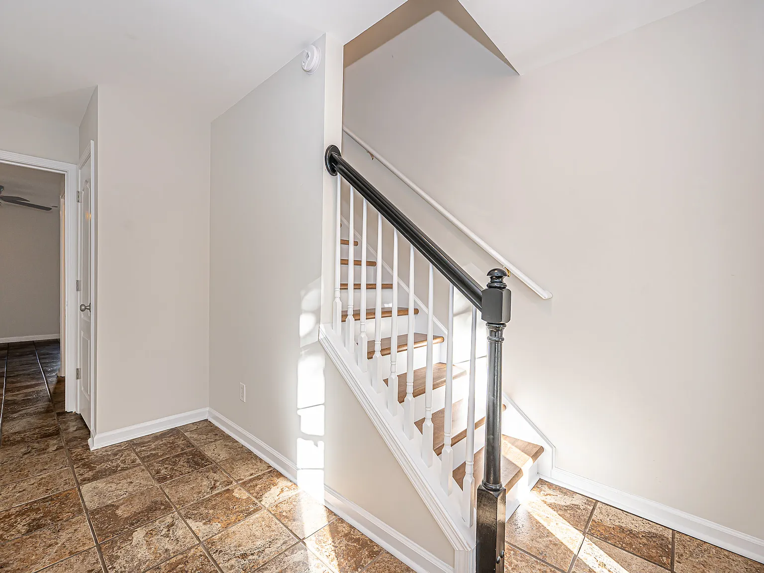 3 bed, 3.5 bath, 1937 sqft, $1,950 — Photo 4