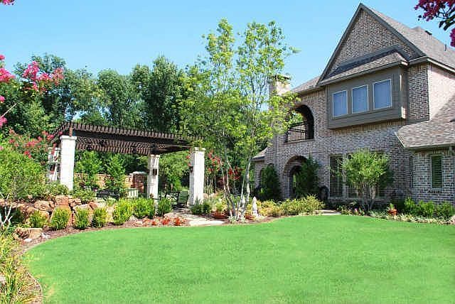 1st image of 900 Thornbury Ct