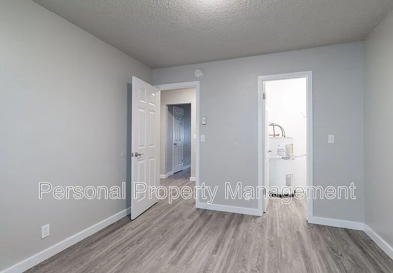 1008 NE 86th St — Photo 11