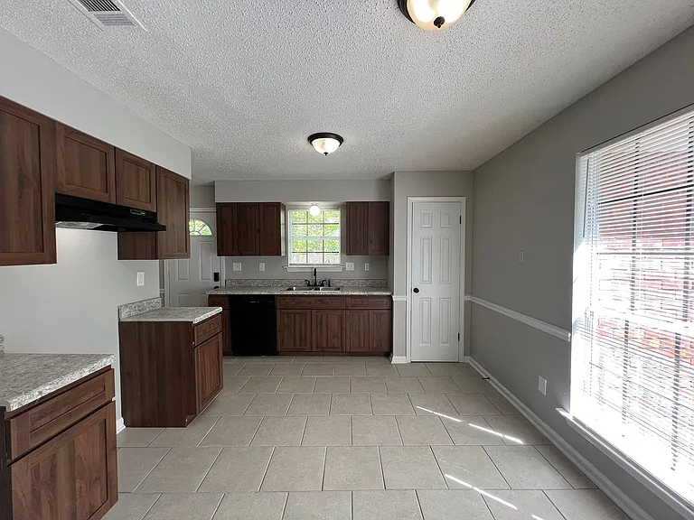 4642 Pembine Dr — Photo 14