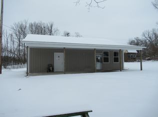 610 Park Shore Dr, Cassopolis, MI 49031