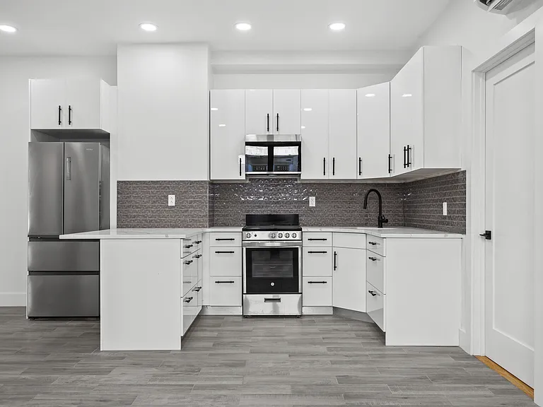 68 E 43rd St #2R — Photo 6