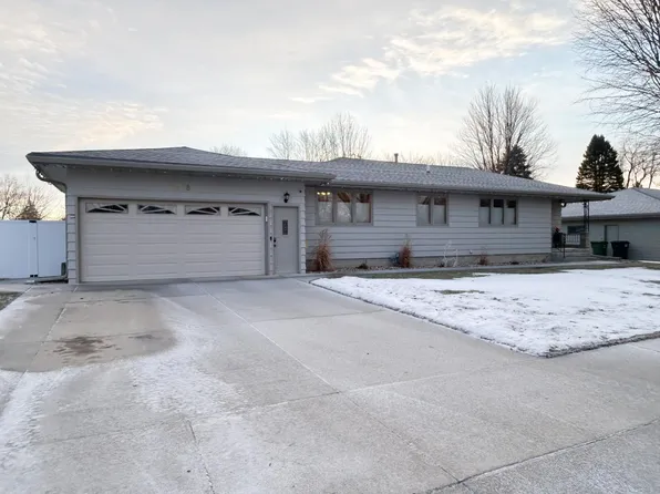 1118 Elmwood Ave, Worthington, MN 56187