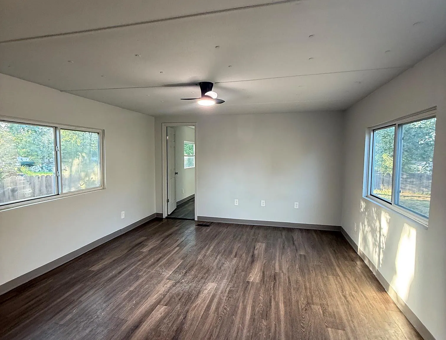 3 bed, 2.0 bath, 1064 sqft, $1,600 — Photo 3