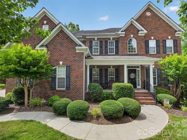 9220 Kensington Forest Dr, Harrisburg, NC 28075