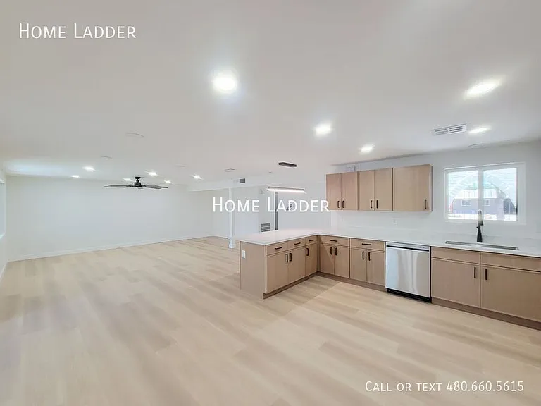 1618 W Lamar Rd — Photo 5