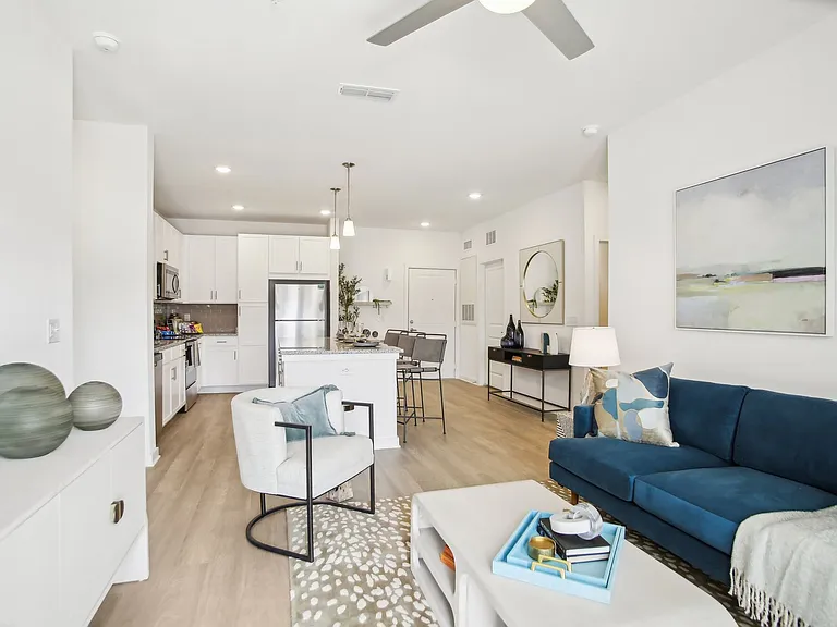 Avion Apartments — Photo 16