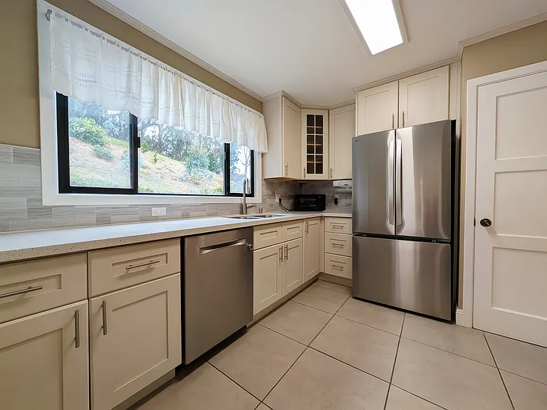 1064 Gilman Dr — Photo 6