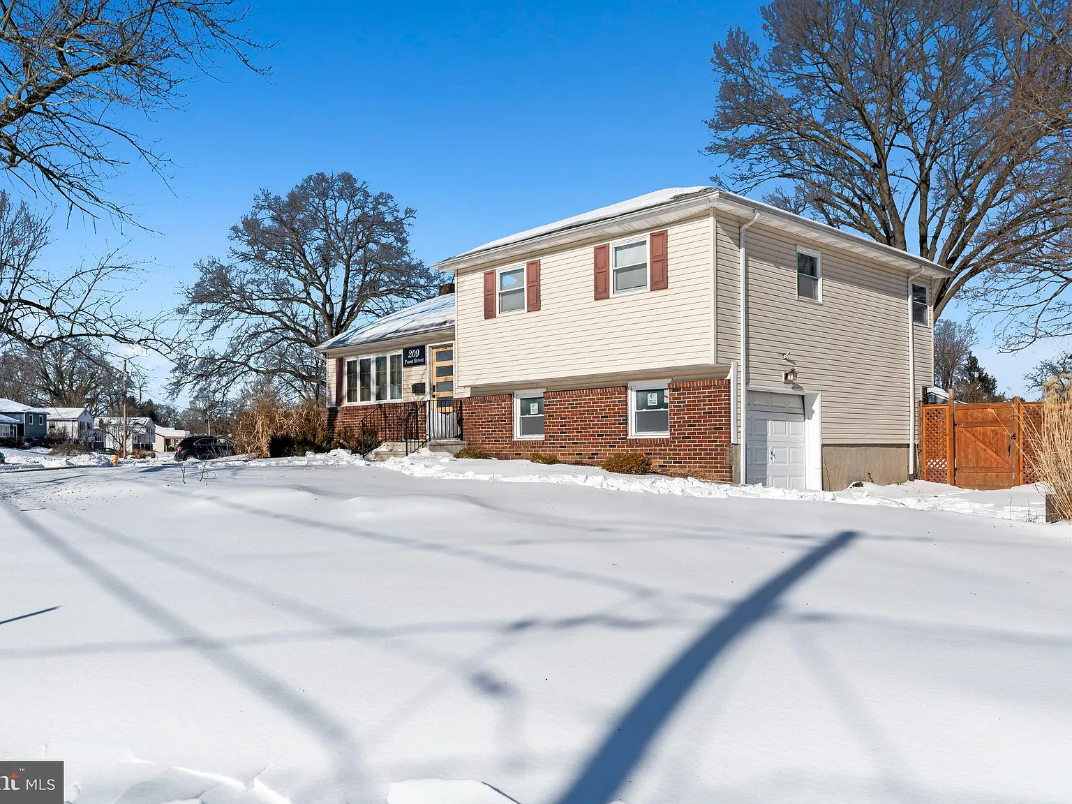 4 bed, 2.5 bath, 1500 sqft, $4,950 — Photo 4