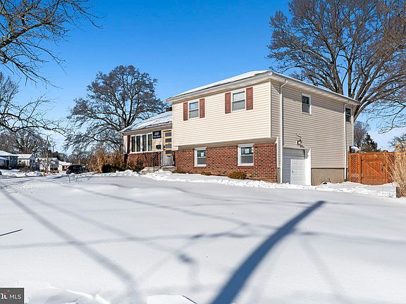 4th image of 209 Front St