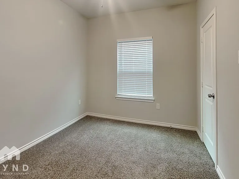 16855 Balmoral — Photo 9