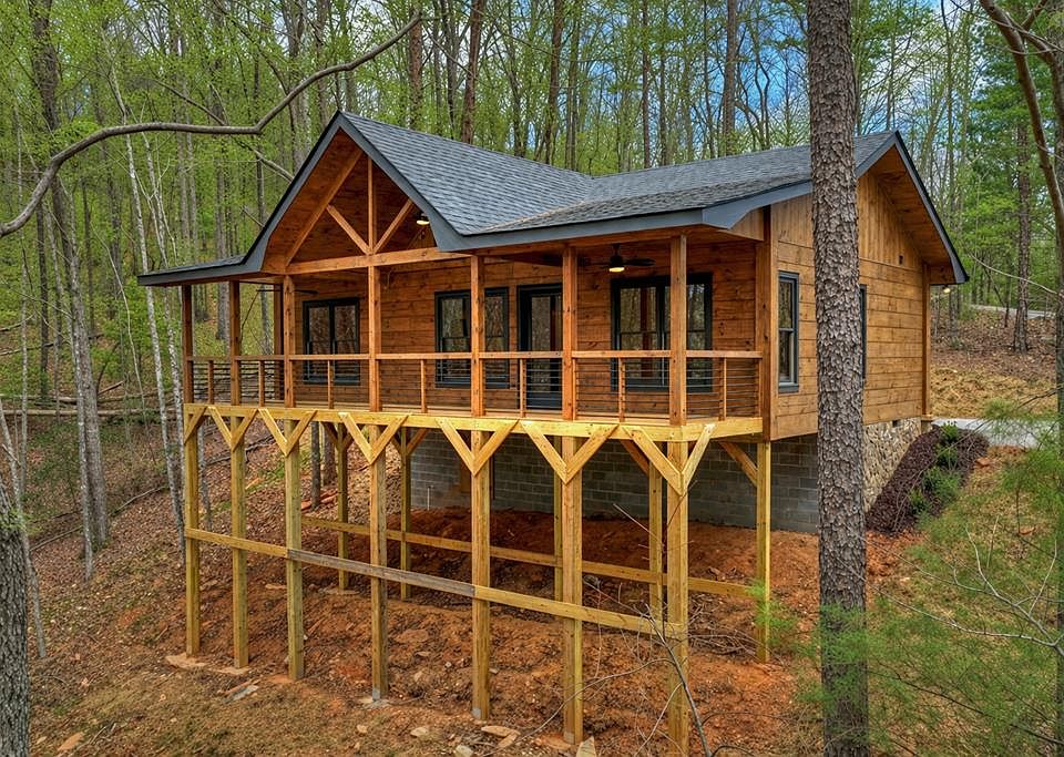 1st image of 962 Maggie Chapman Rd