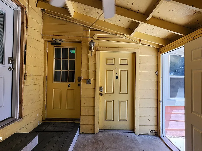 1015 S Welch St — Photo 2