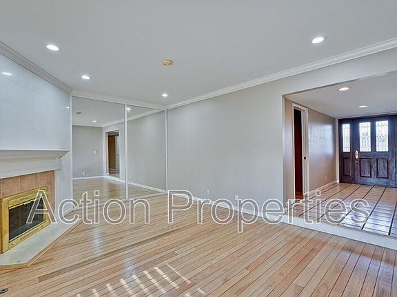 5th image of 12261 Viewoak Dr