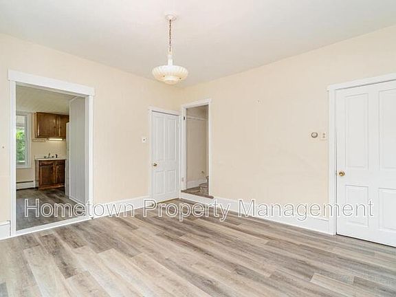 3rd image of 534 W Market St