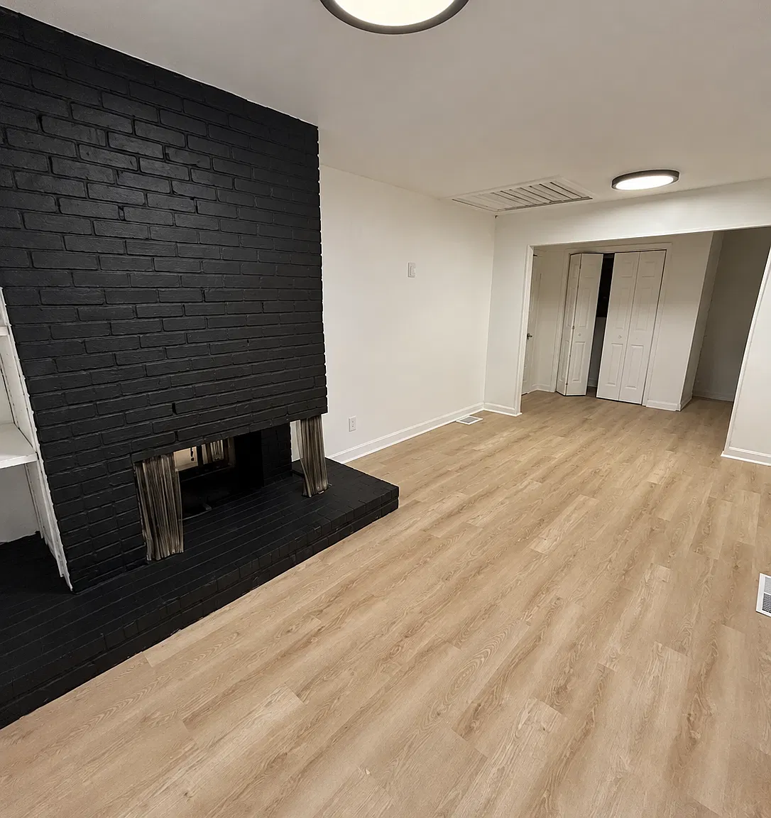 3 bed, 1.5 bath, 2420 sqft, $3,000 — Photo 4