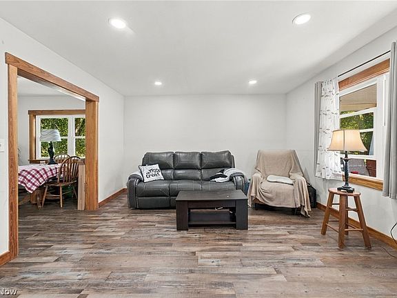 4th image of 9372 Stonington Rd