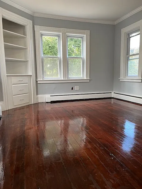Formal dining room/can be used as a 4th bedroom.