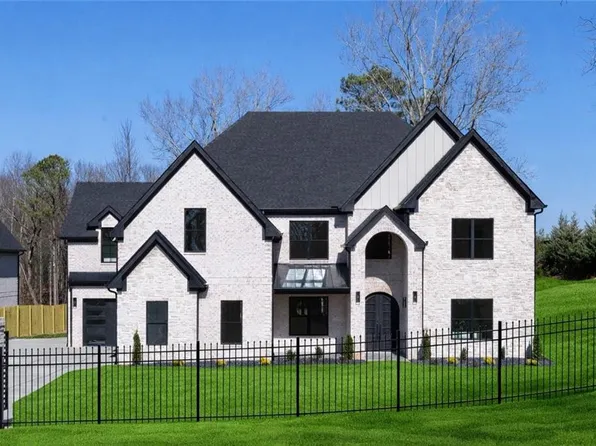 3235 Smithtown Rd, Suwanee, GA 30024