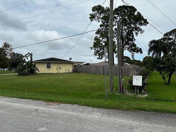 5th image of 701 NW Cardinal Drive