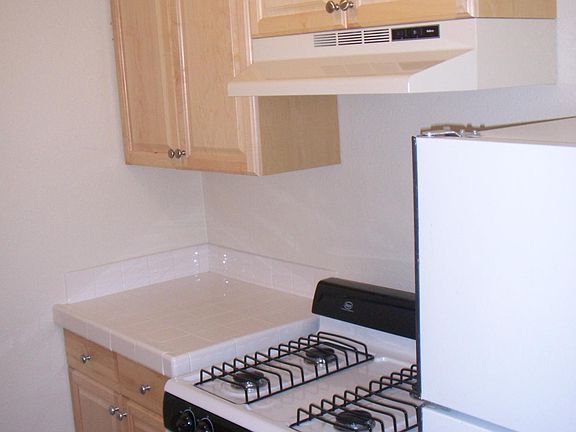 4th image of 2273 Kearney Ave
