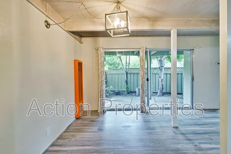 2 bed, 1.0 bath, 899 sqft, $3,275 — Photo 4