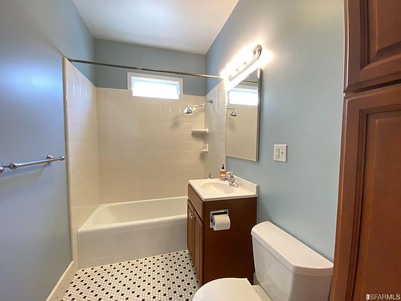 5th image of 2590 Sacramento St APT 102