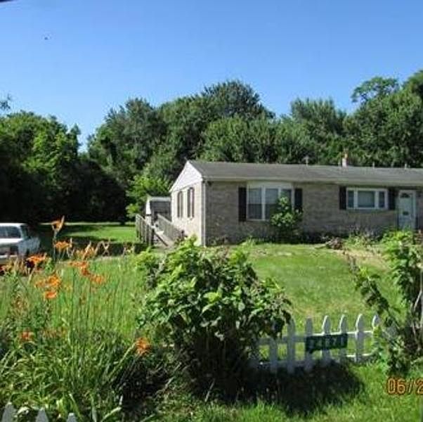 2nd image of 24871 Lambs Meadow Rd