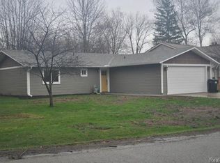 2893 Indian Trl, Pinckney, MI 48169