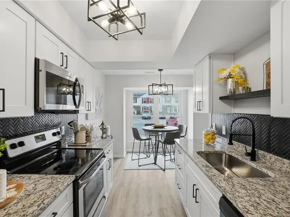 577 Chancery Ln, Virginia Beach, VA 23452