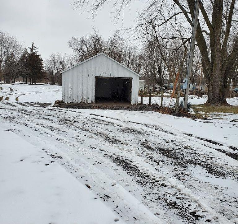 2nd image of 1521 Benton Ave E