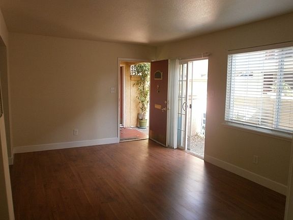 4th image of 1819 G St APT A