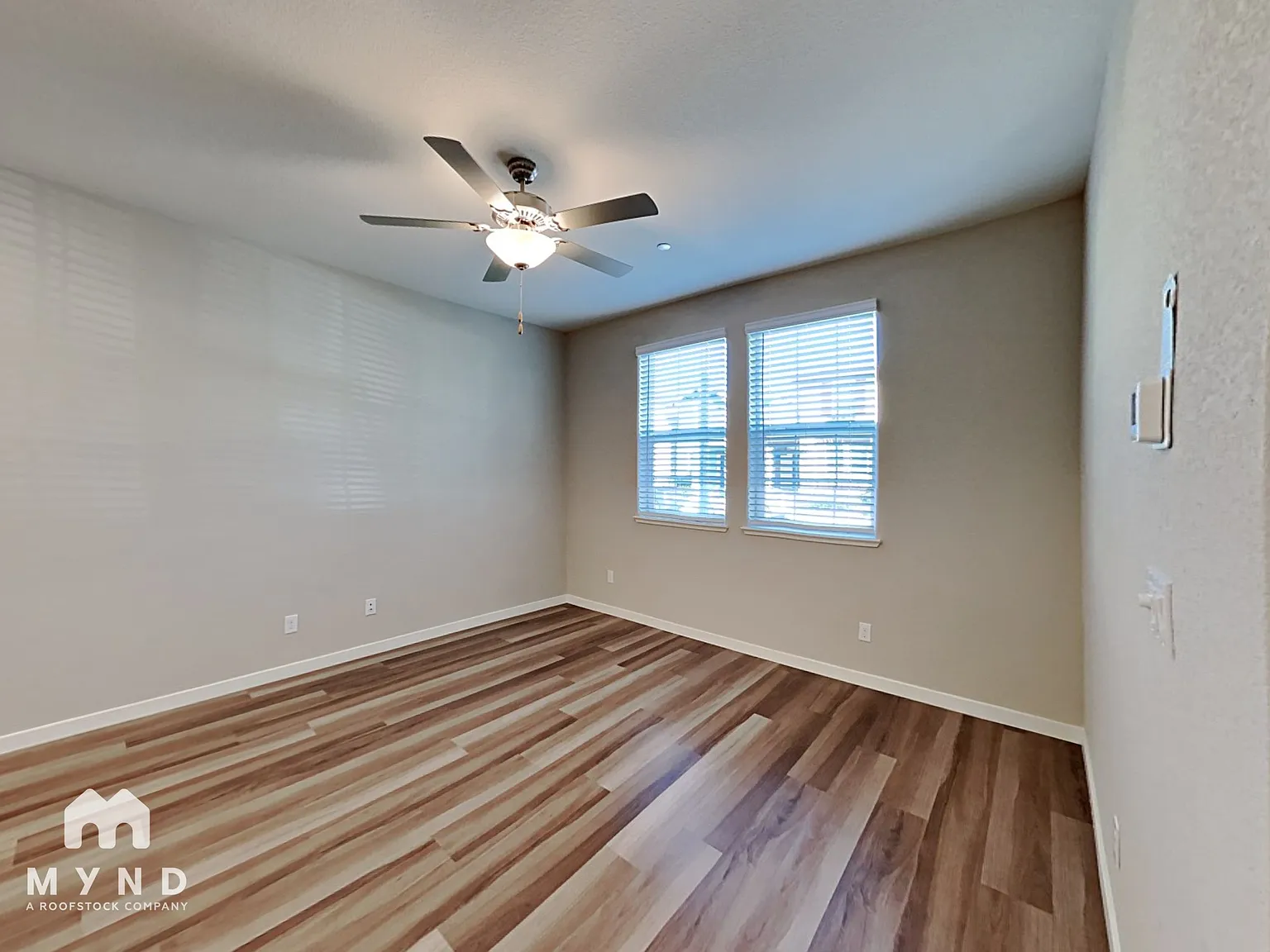 3 bed, 2.5 bath, 1339 sqft, $2,675 — Photo 2