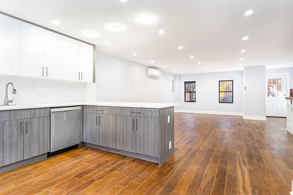 Rented by The Agency | media 3