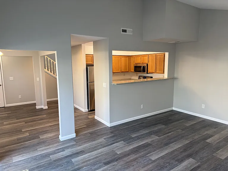 558 Torrey Pine Ln — Photo 4