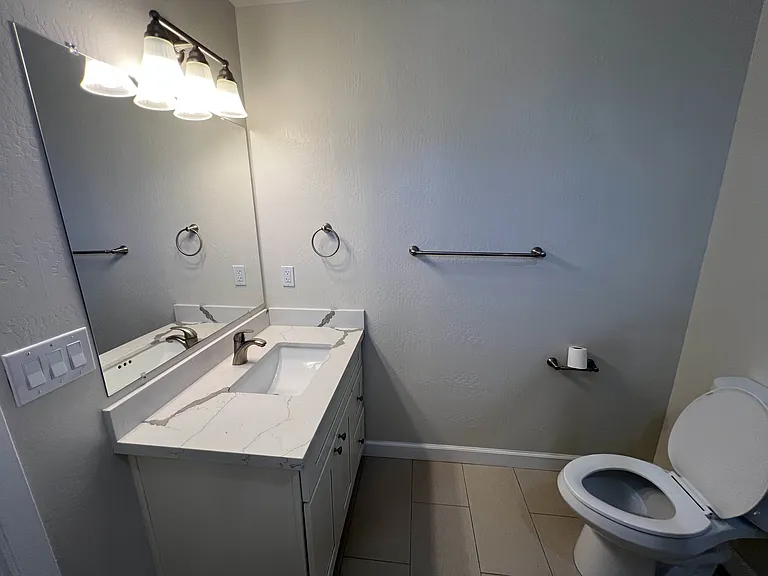 2119 Surrey Pl — Photo 10