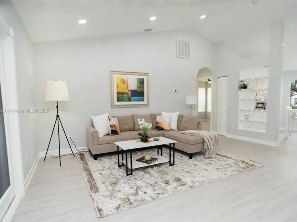 420 SW Meadow Ter, Port Saint Lucie, FL 34984