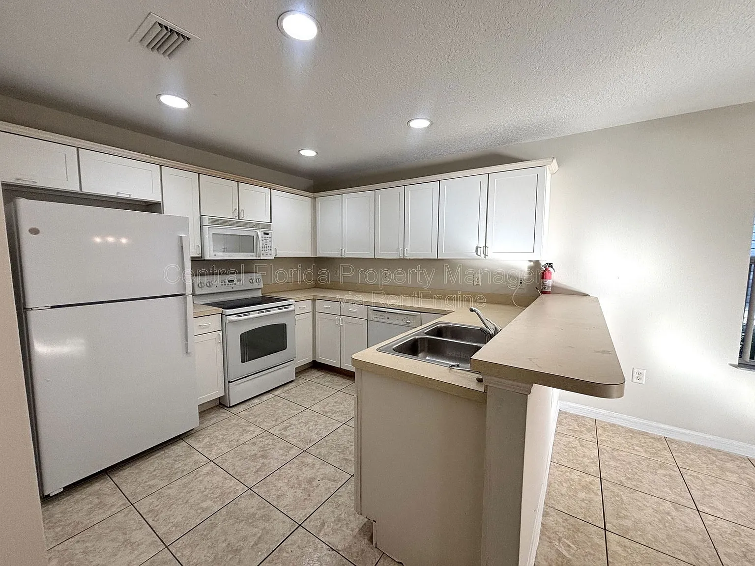 3 bed, 2.5 bath, 1412 sqft, $1,599 — Photo 4