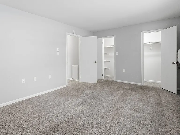 Waters Edge Apartments — Photo 55