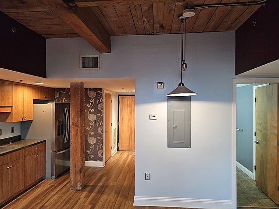 4th image of 147 Center St #208