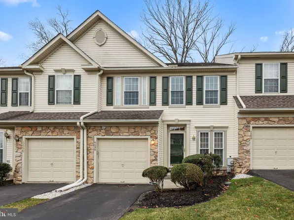4498 Honeysuckle Ln, Doylestown, PA 18902